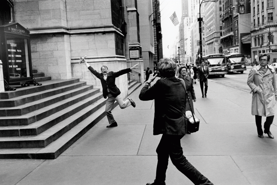 گری وینوگراند در حال عکاسی از جان سارکوفسکی نیویورک-۱۹۷۵ لی فریدلندر