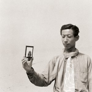 شوجی اوئدا پرتره بر روی ریگ روان shoji ueda