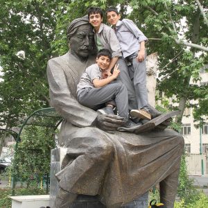 نغمه قاسملو مجسمهی رضا عباسی-۱۳۹۰