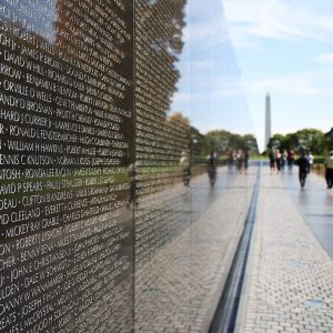 maya lin یادبود قربانیان جنگ