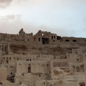قلعه‌ی ایزدخواست از آثار باستانی ایرانی