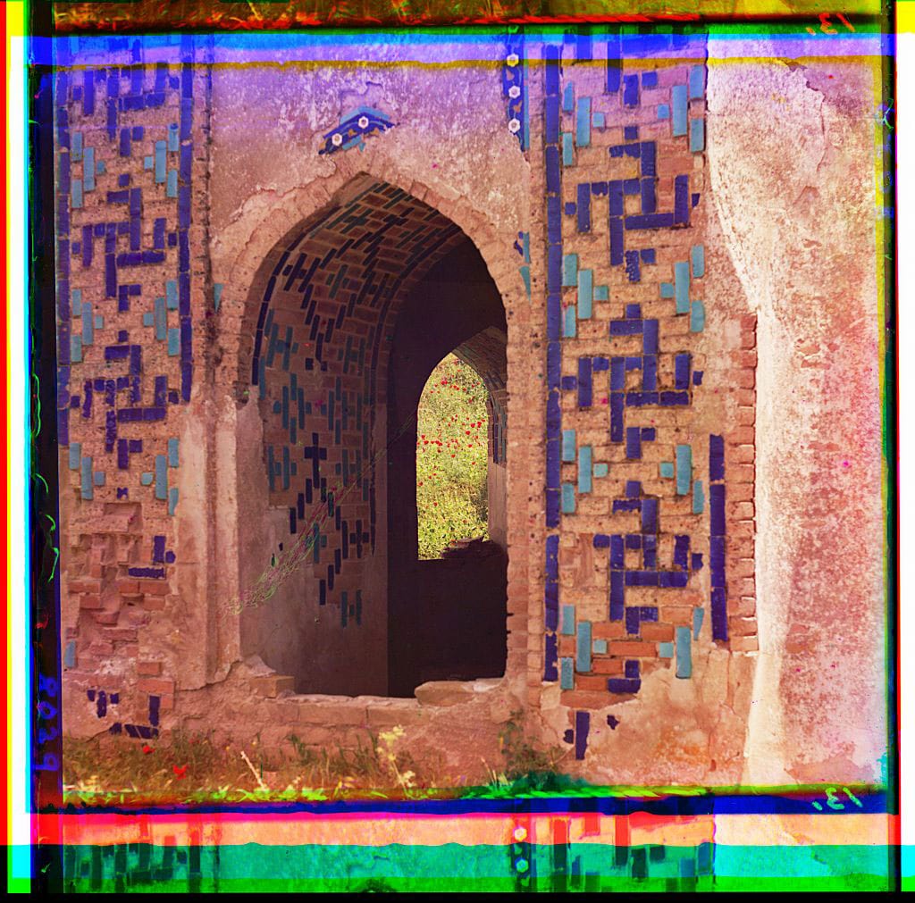 مطالعه در مسجد شاه زنده. سمرقند / ۱۹۱۱ م.