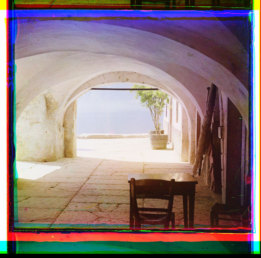 نمایی از دریاچه گاردا در روستای مالکسین ایتالیا / ۱۹۰۶ م.