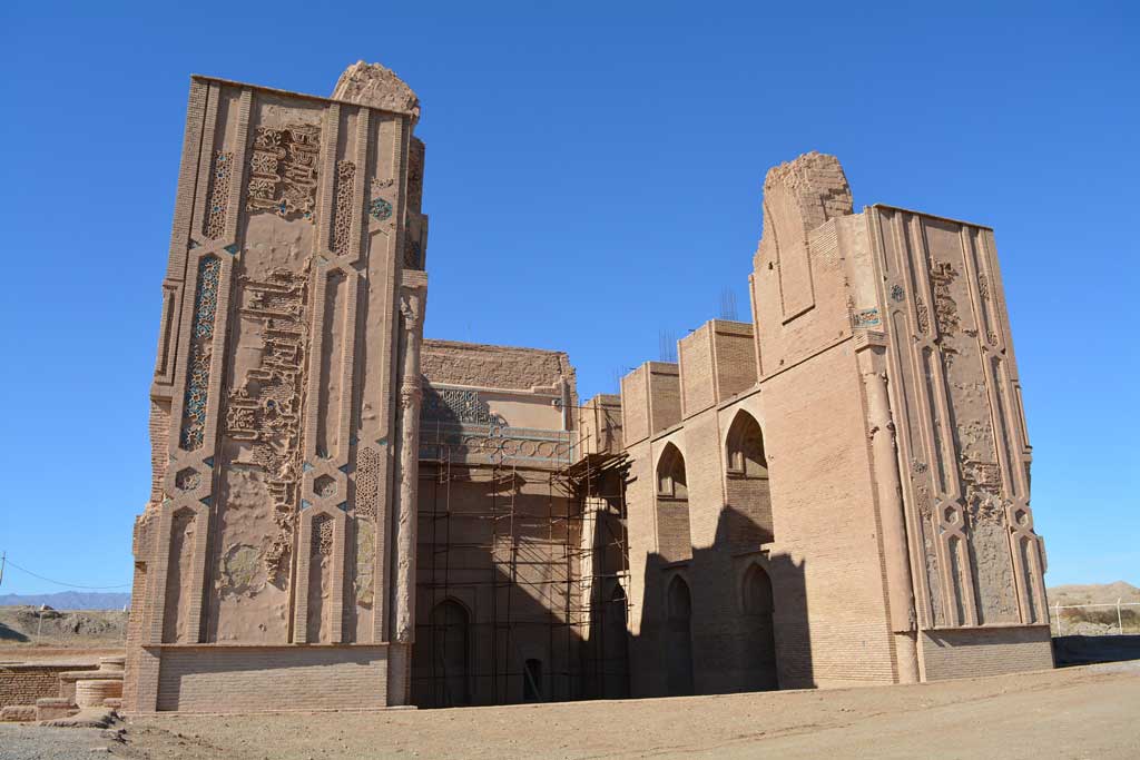 مسجد ملک زوزن، ایوان قبله