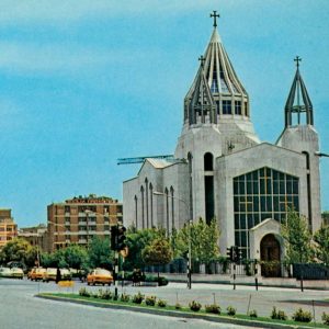 ارمنیهای ایران؛ جُستاری در معماری ارامنهی ایران / آرماند دِرور در ویژهنامه هنر شهرهای ایران 2 فصلنامه حرفه: هنرمند شمارهی 80 / پاییز و زمستان 1400