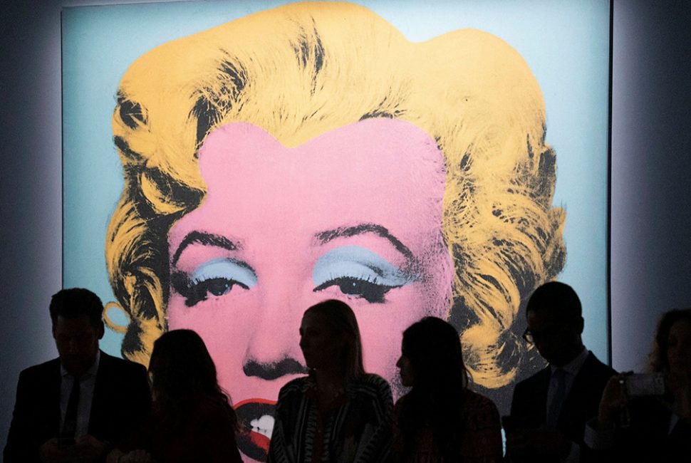 فروش اثر اندی وارهول از مریلین مونرو در حراج کریستی. Andy Warhol's 'Shot Sage Blue Marilyn' (1964) sold for $195 million at Christie's in New York to art dealer Larry Gagosian