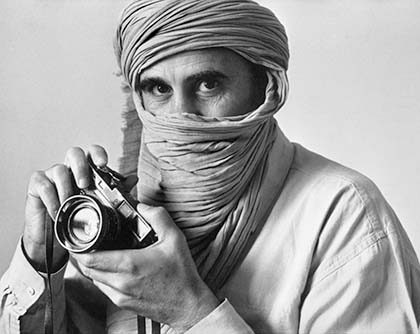 تصویر-عباس-عطار-در-مستندی-از-مجموعه-کنتاکت-مگنوم‌فوتو